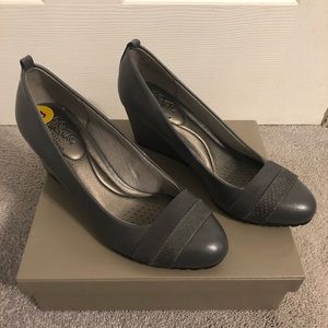 New Life Stride Wedge Heels Size 8 Wide 8W